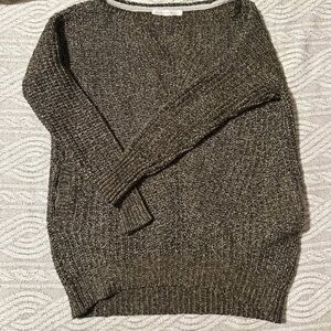 VS Oversized Women's Knit Sweater - Olive Green